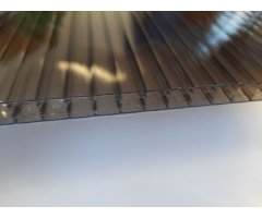 Komůrkový polykarbonát rovný 4WQ, 10mm, kouř, 2xUV, 150...
